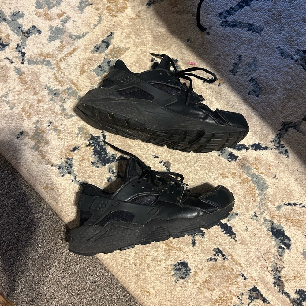 Nike Black Athletic Shoes